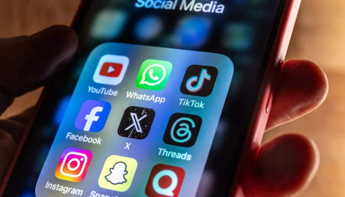 Британский закон меняет соцсети. Почему X и Reddit блокируют посты о войне?