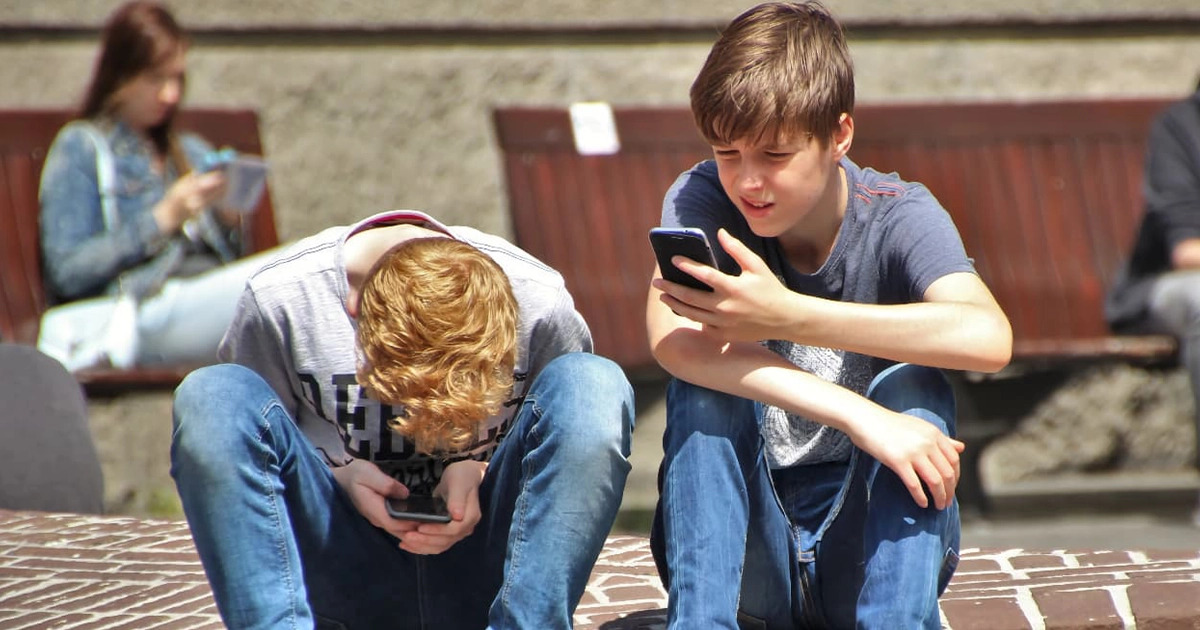 Social media influence teenagers more than teachers – UK study