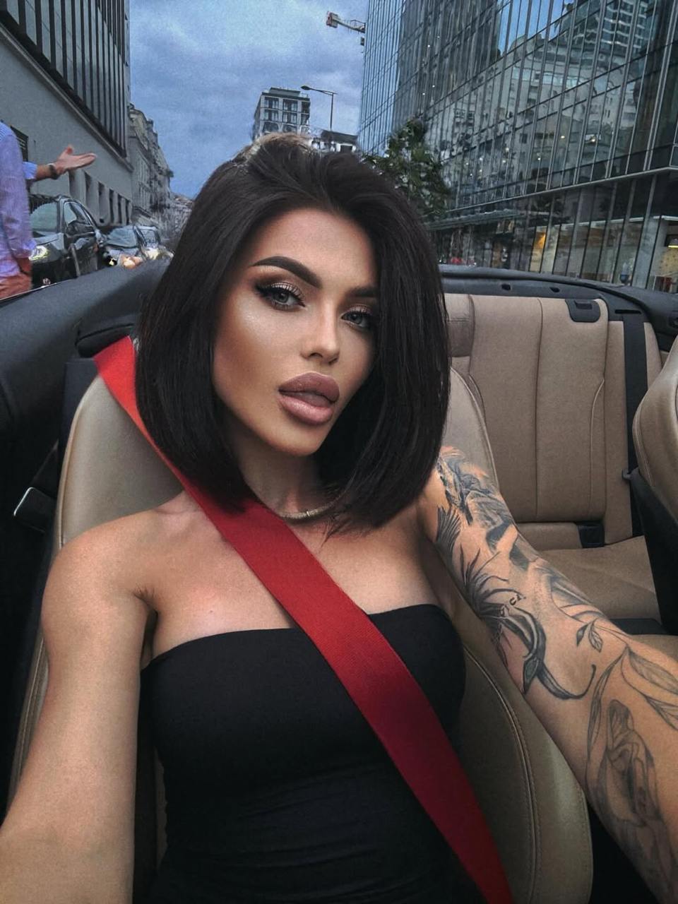 REAL WOMAN ACC l POSTS IN DIFFERENT DAYS