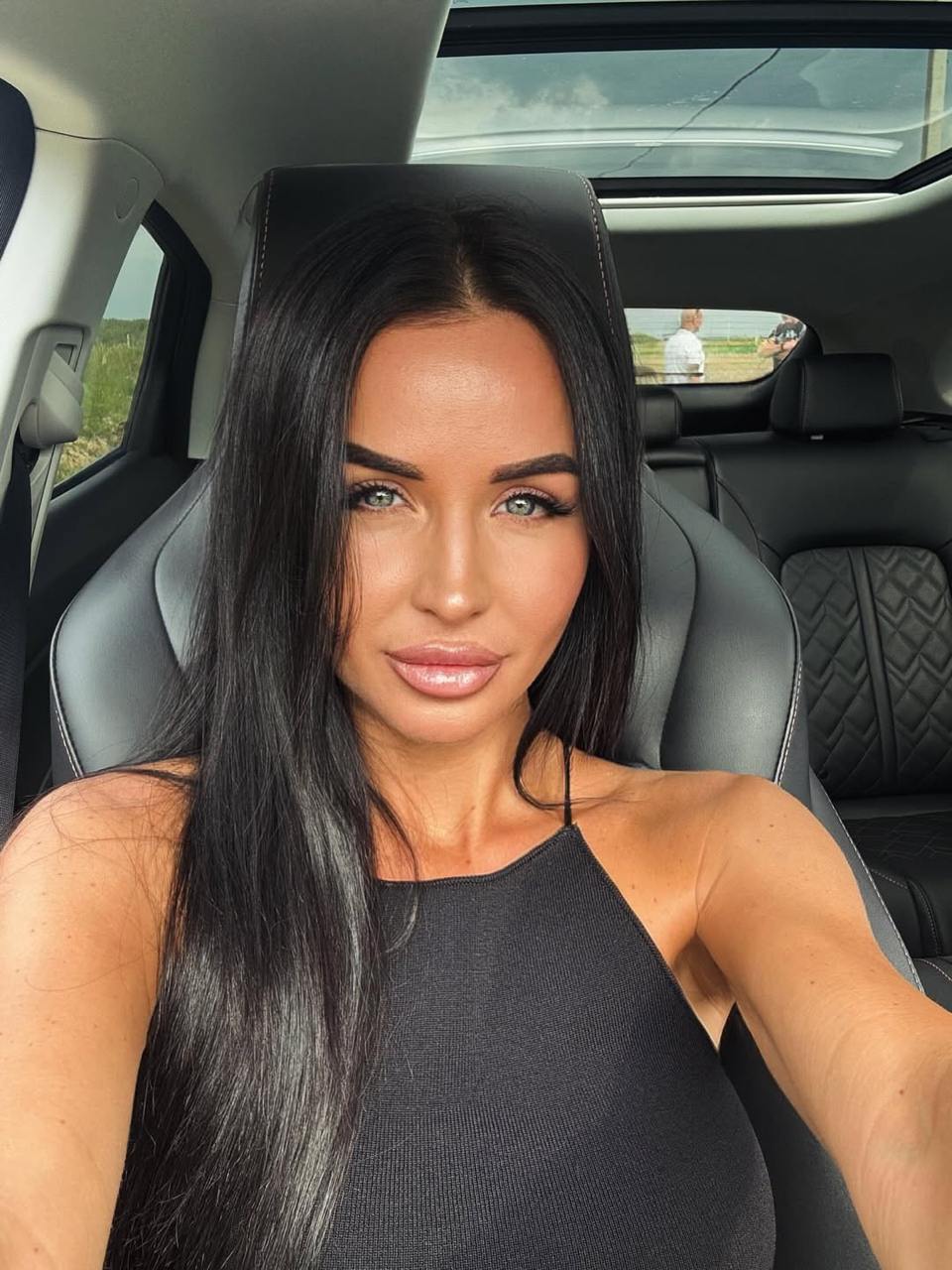 REAL WOMAN ACC l POSTS IN DIFFERENT DAYS