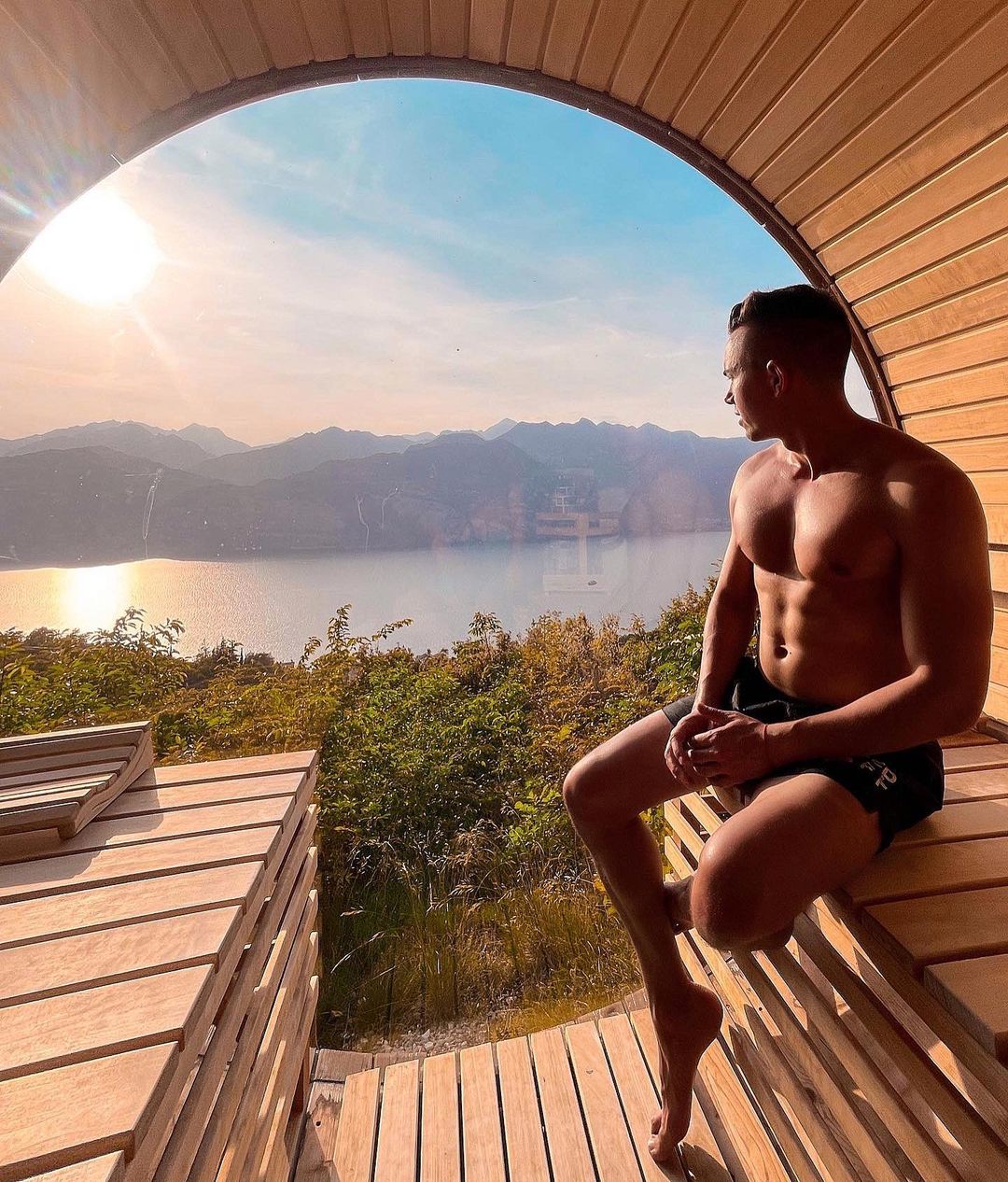 REAL MAN ACC l POSTS IN DIFFERENT DAYS