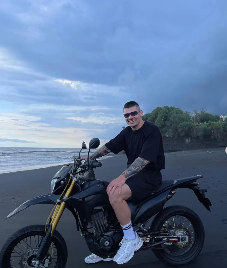 Мужской аккаунт реального человека 2019 года| + ГАРАНТИЯ  По