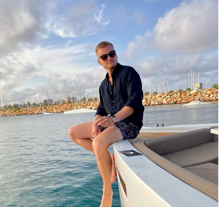 Мужской аккаунт реального человека 2019 года| + ГАРАНТИЯ +  