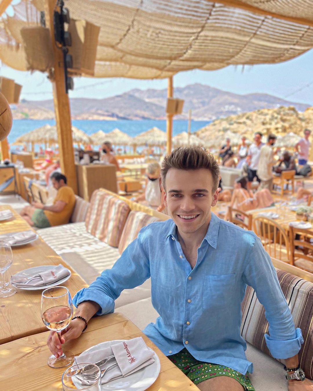 REAL MAN ACC l POSTS IN DIFFERENT DAYS