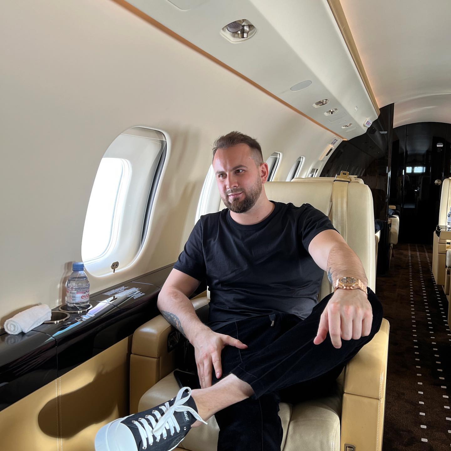 REAL MAN ACC l POSTS IN DIFFERENT DAYS