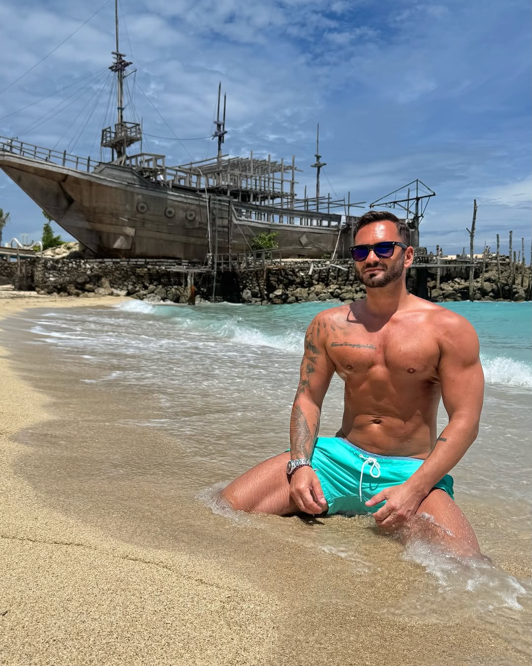 REAL MAN ACC l POSTS IN DIFFERENT DAYS