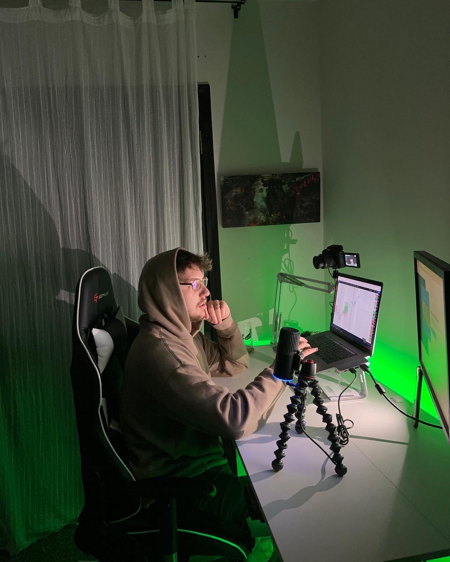 REAL MAN ACC l POSTS IN DIFFERENT DAYS