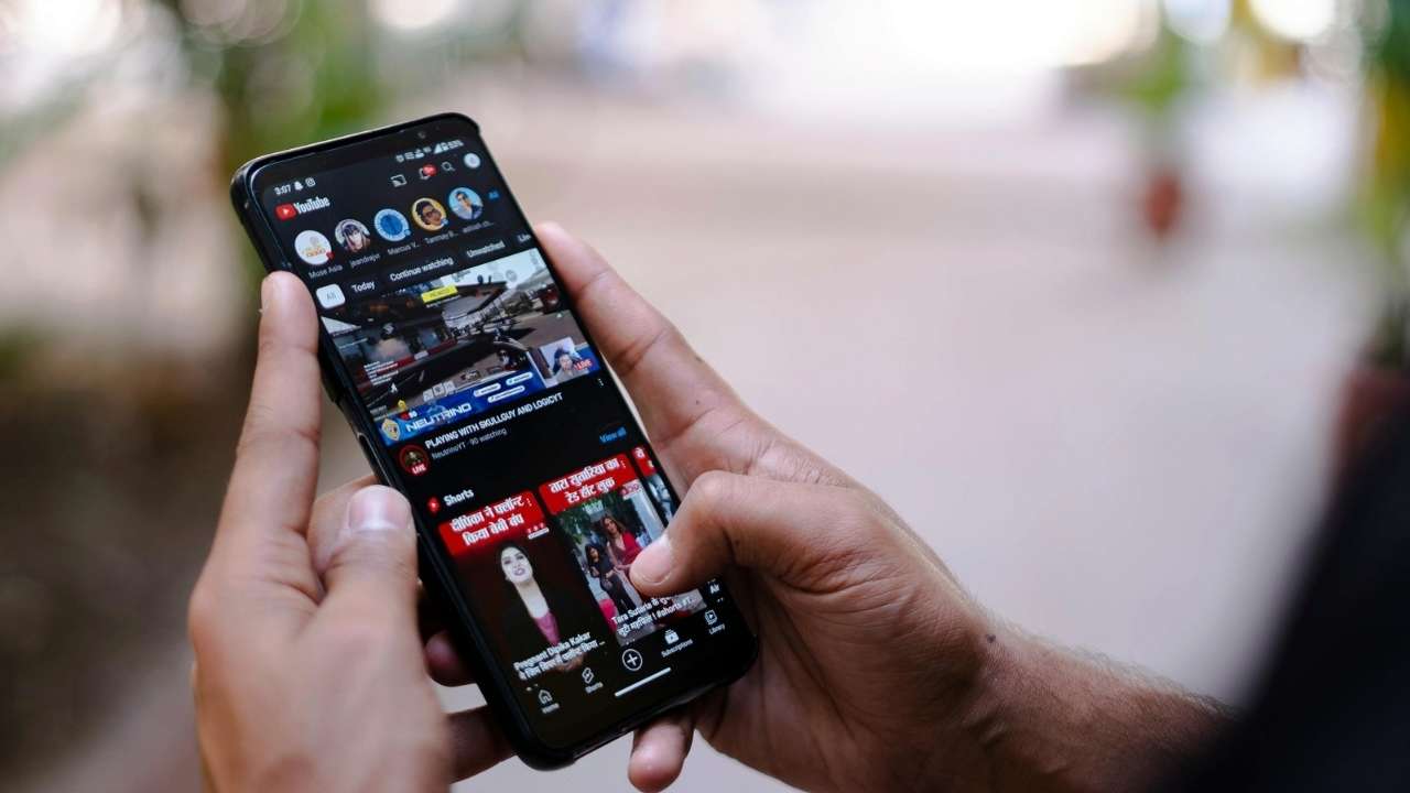 The Revolutionary Leap of YouTube Shorts: Analyzing the "Clear Screen" Innovation